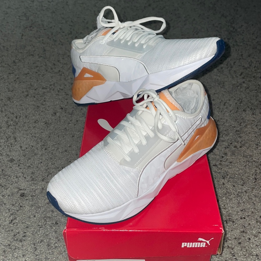 Womens Puma Shoes Size 9
